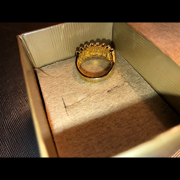 Ladies ring. - Picture 5 of 5